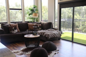 Luxury Midrise mins away from Medical Center, Toyota Center, Minute Maid and NRG